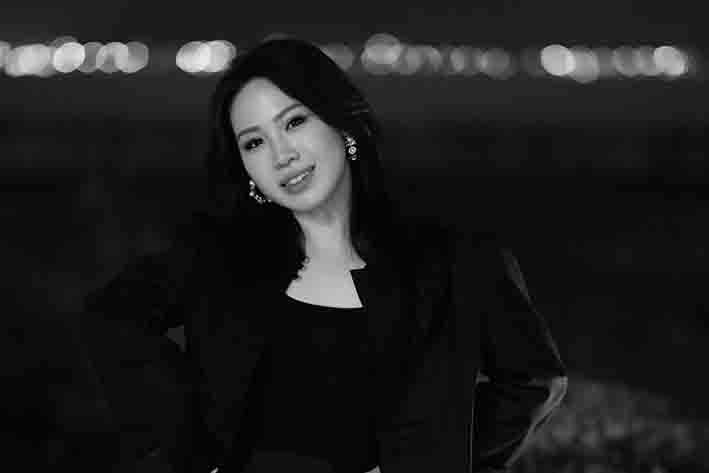 吴佳颖 | 将金银彩绣化为随身艺术品